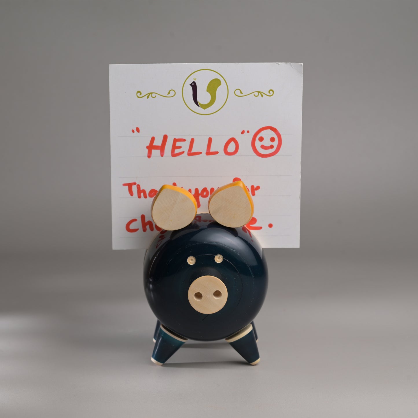 Oinkston note holder
