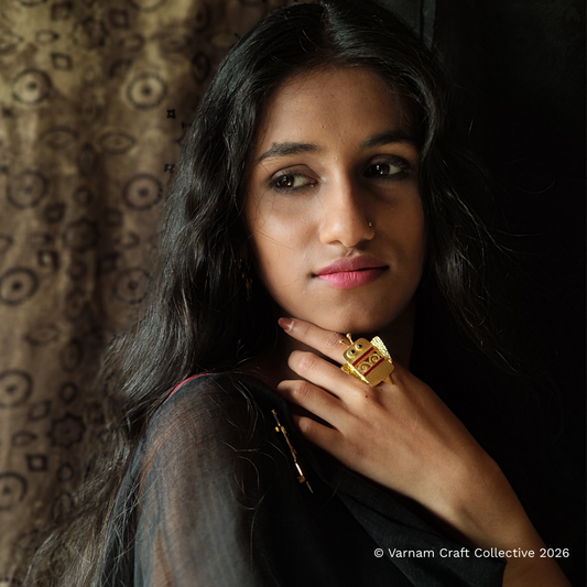 BUMBLEDORE FINGER RING