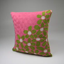 Load image into Gallery viewer, Woolsworth florals Crewel