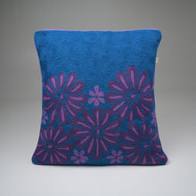 Load image into Gallery viewer, Bumbledore florals Crewel