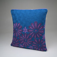 Load image into Gallery viewer, Bumbledore florals Crewel