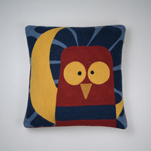 Load image into Gallery viewer, Hootley Crewel Cushion