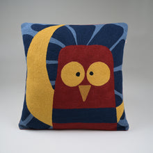 Load image into Gallery viewer, Hootley Crewel Cushion