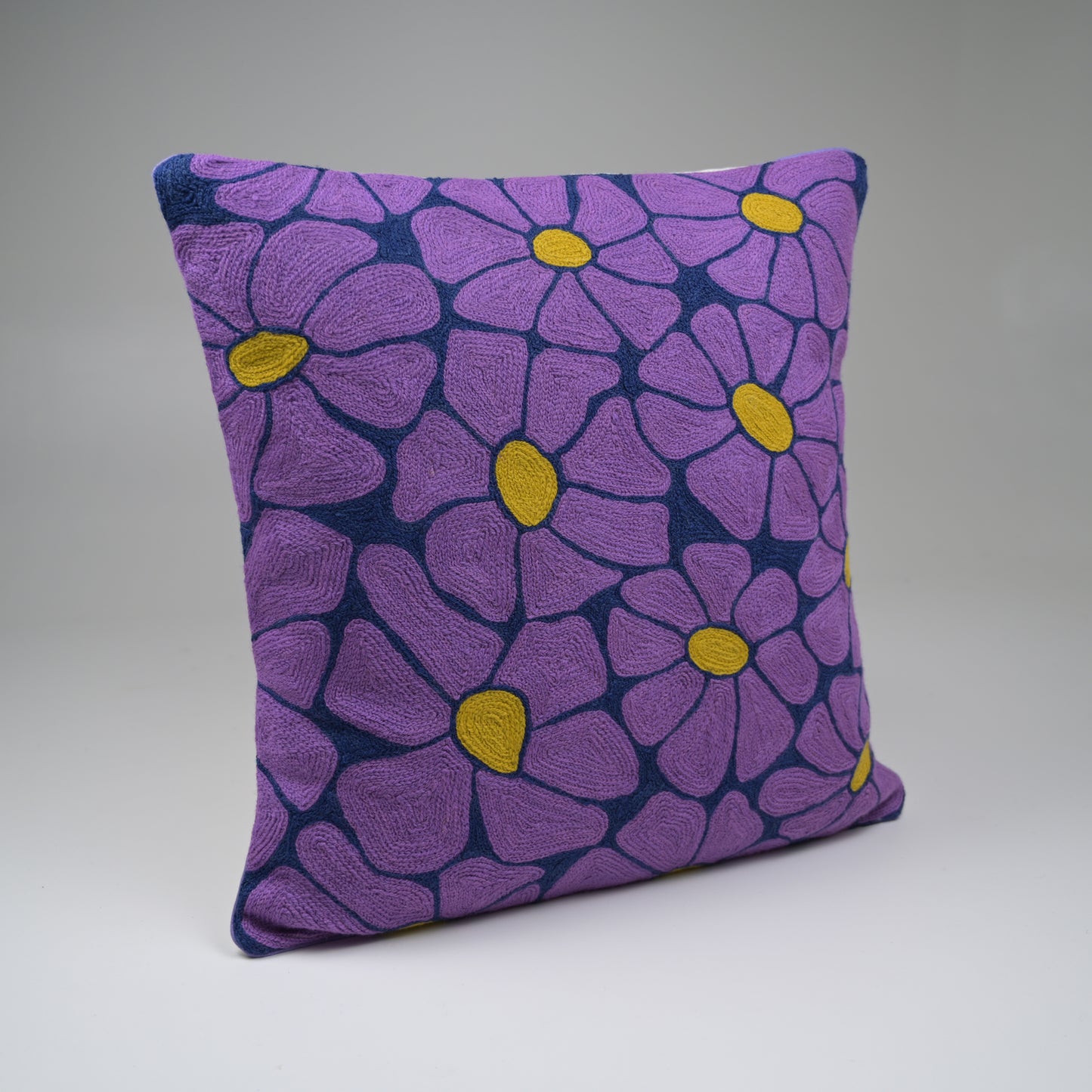 Neckles florals Crewel