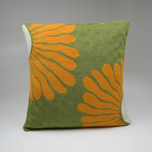 Load image into Gallery viewer, Dawnold florals Crewel