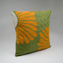 Load image into Gallery viewer, Dawnold florals Crewel