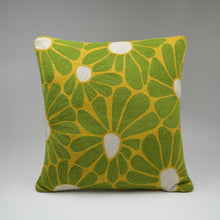 Load image into Gallery viewer, Nibbles florals Crewel