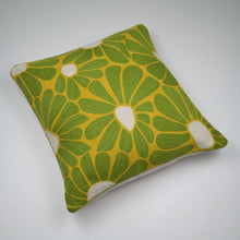 Load image into Gallery viewer, Nibbles florals Crewel