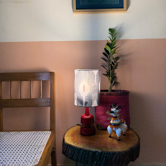 MINI TRIKONE Black ~ 6X8" GREY RED ARROWS IKAT