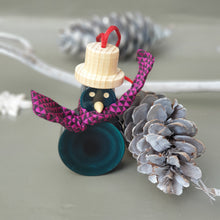 Load image into Gallery viewer, FLAKY SNOWMAN HANGERS (single)