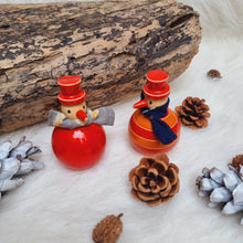 Load image into Gallery viewer, DANCING FLAKY