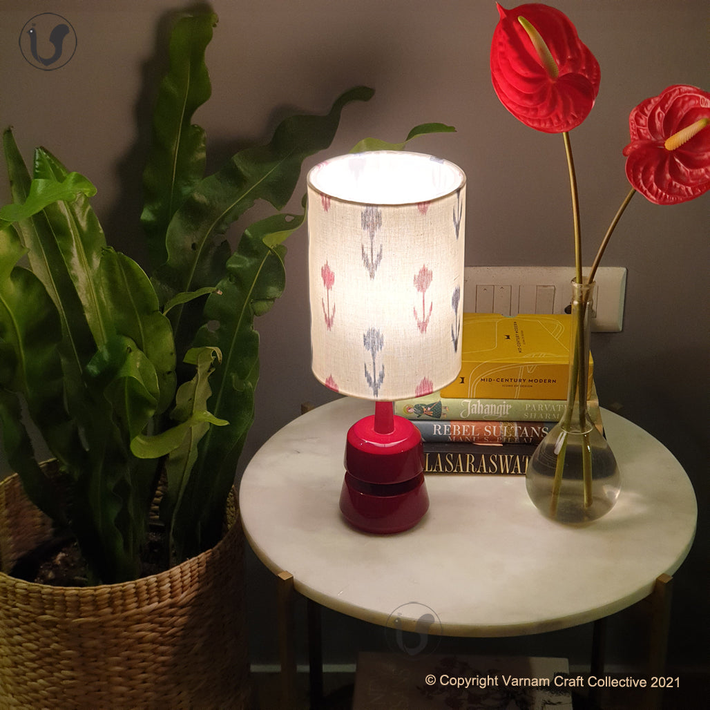 MINI TRIKONE Red ~ 6X8" GREY RED ARROWS IKAT