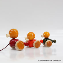 Load image into Gallery viewer, QUACKERS duck family pull toy