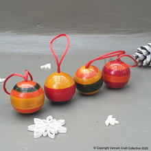 Load image into Gallery viewer, 4 XMAS BAUBLES
