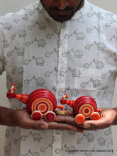 Load image into Gallery viewer, SLIPPY SLOPS snails in green (full sleeves)