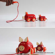 Load image into Gallery viewer, OINKSTON pull toy
