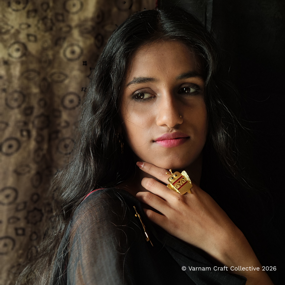 BUMBLEDORE FINGER RING