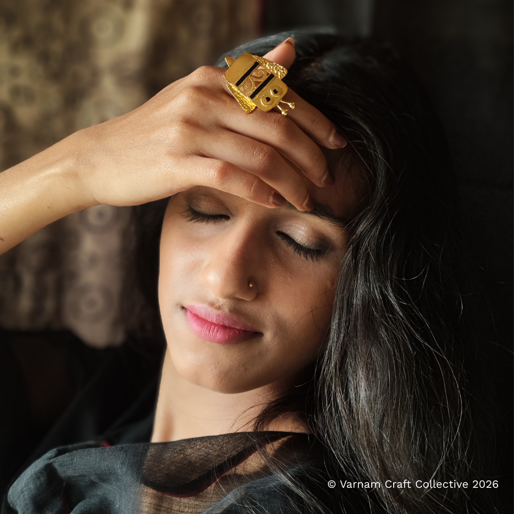 BUMBLEDORE FINGER RING