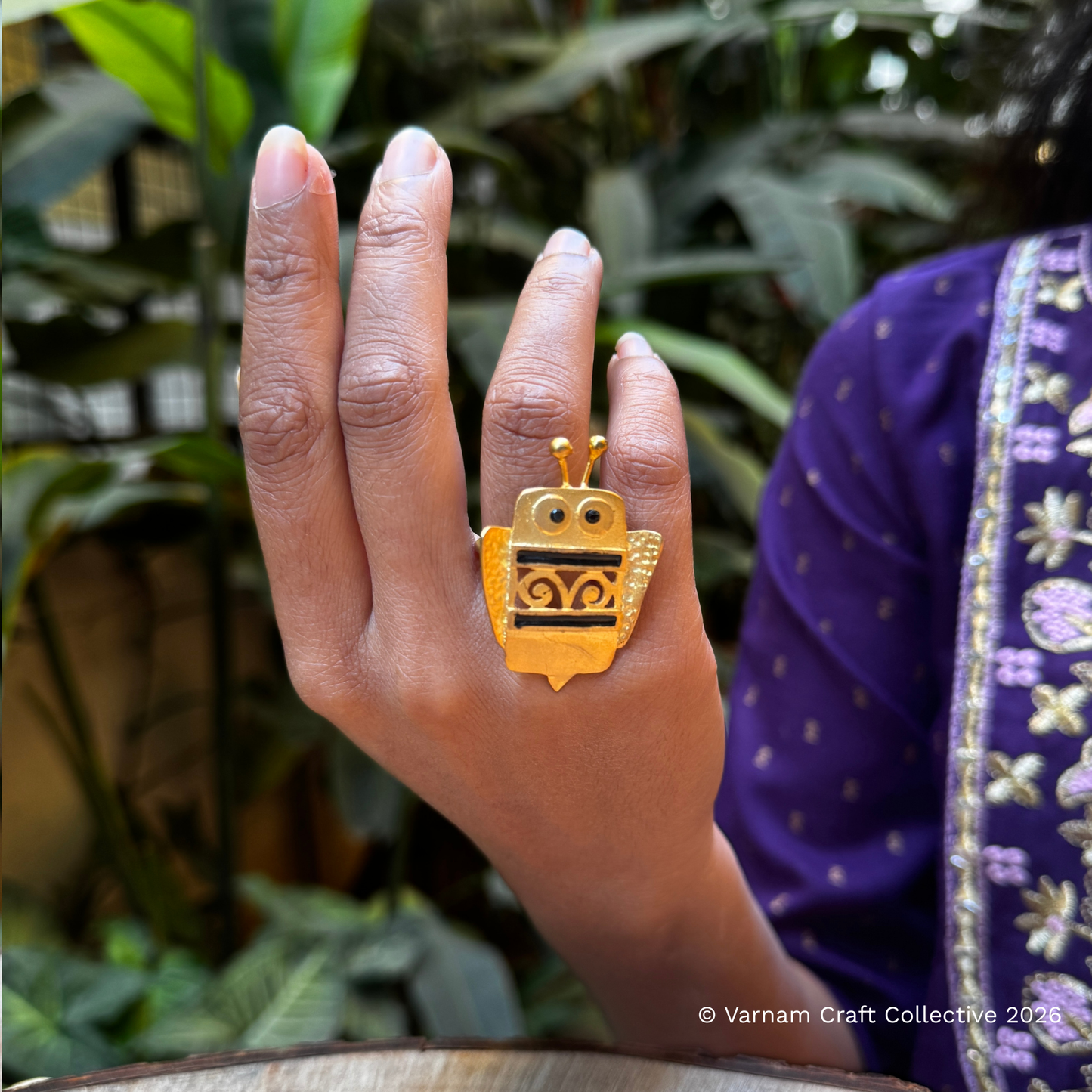 BUMBLEDORE FINGER RING