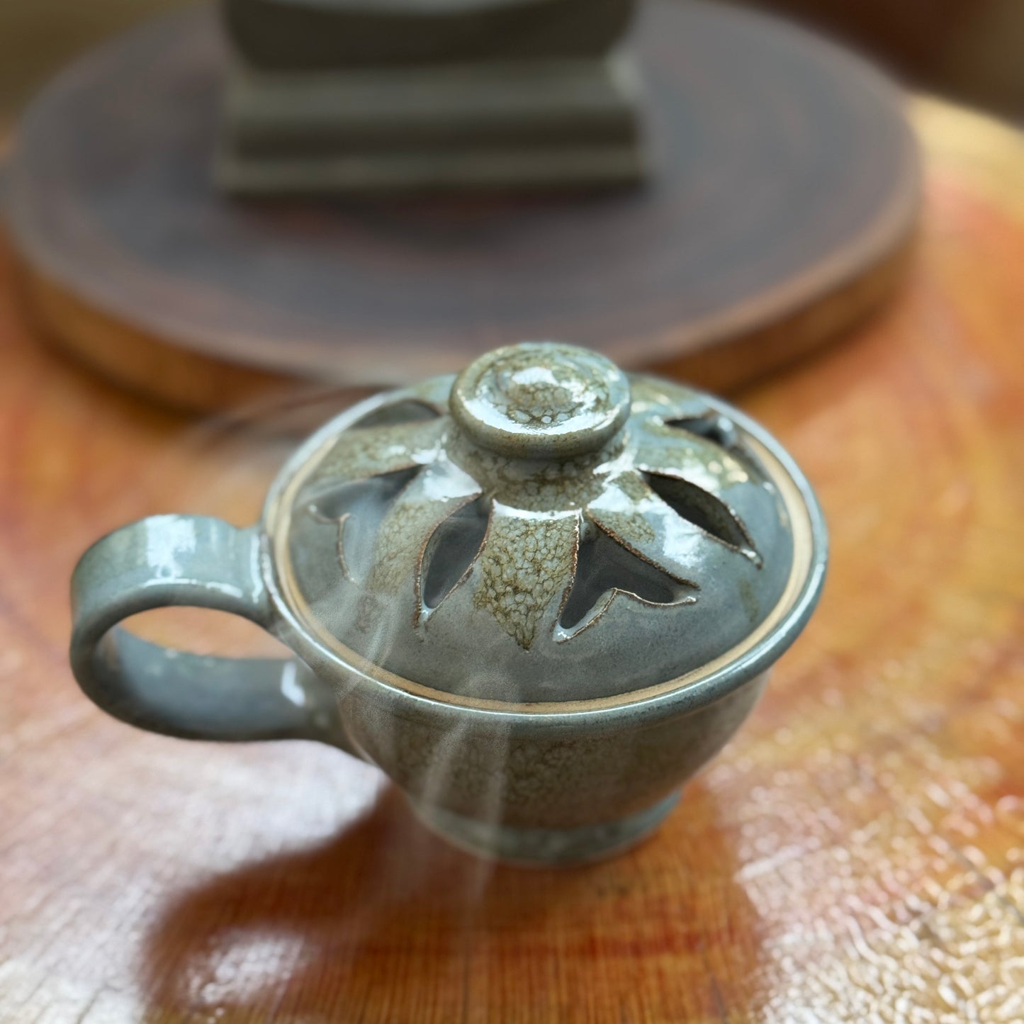 CERAMIC DHOOPA HOLDER