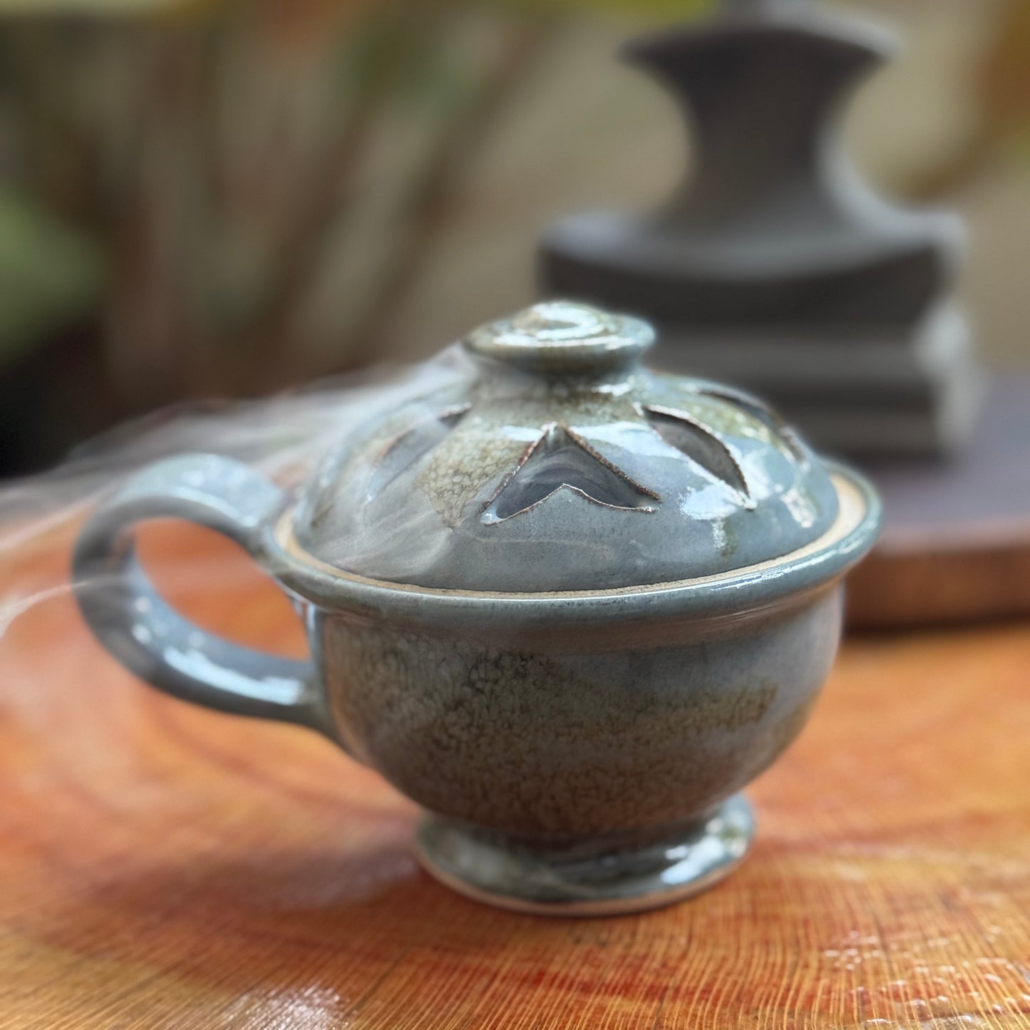 CERAMIC DHOOPA HOLDER