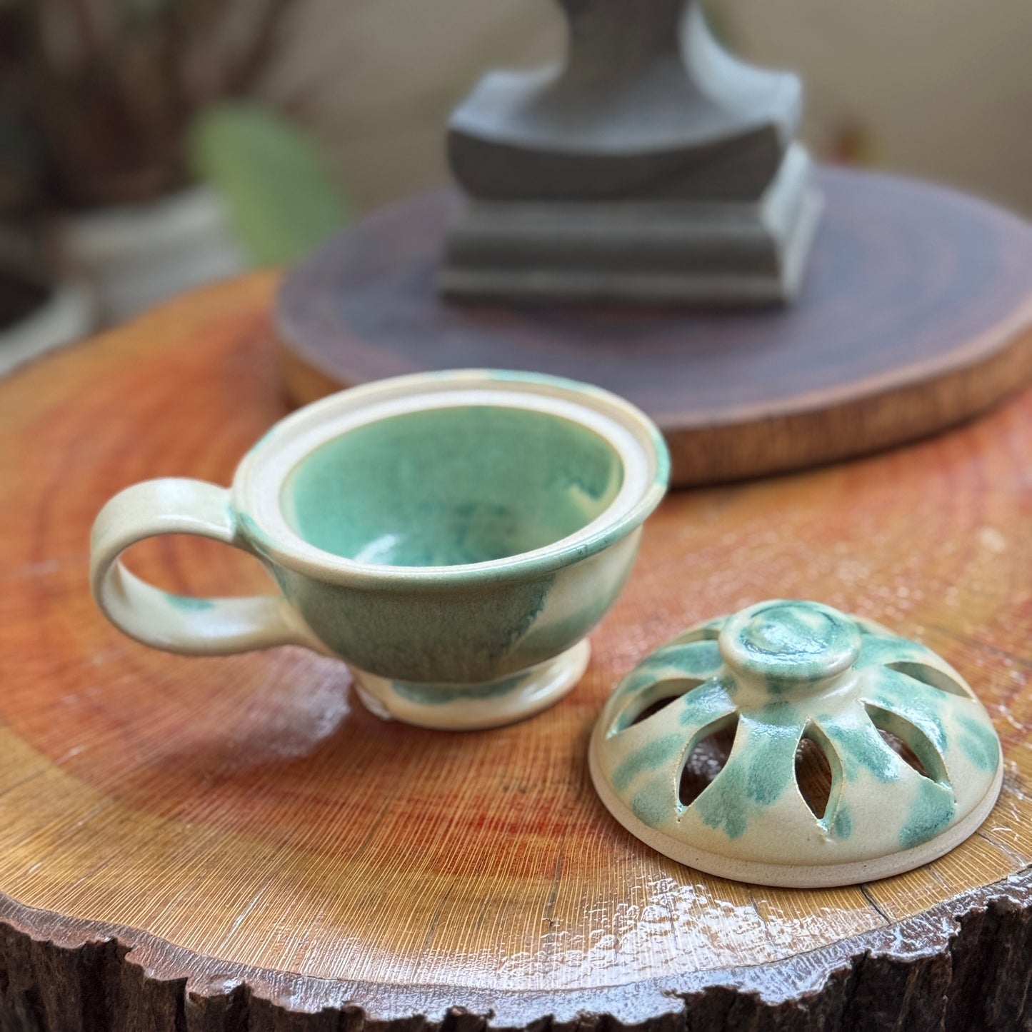 CERAMIC DHOOPA HOLDER