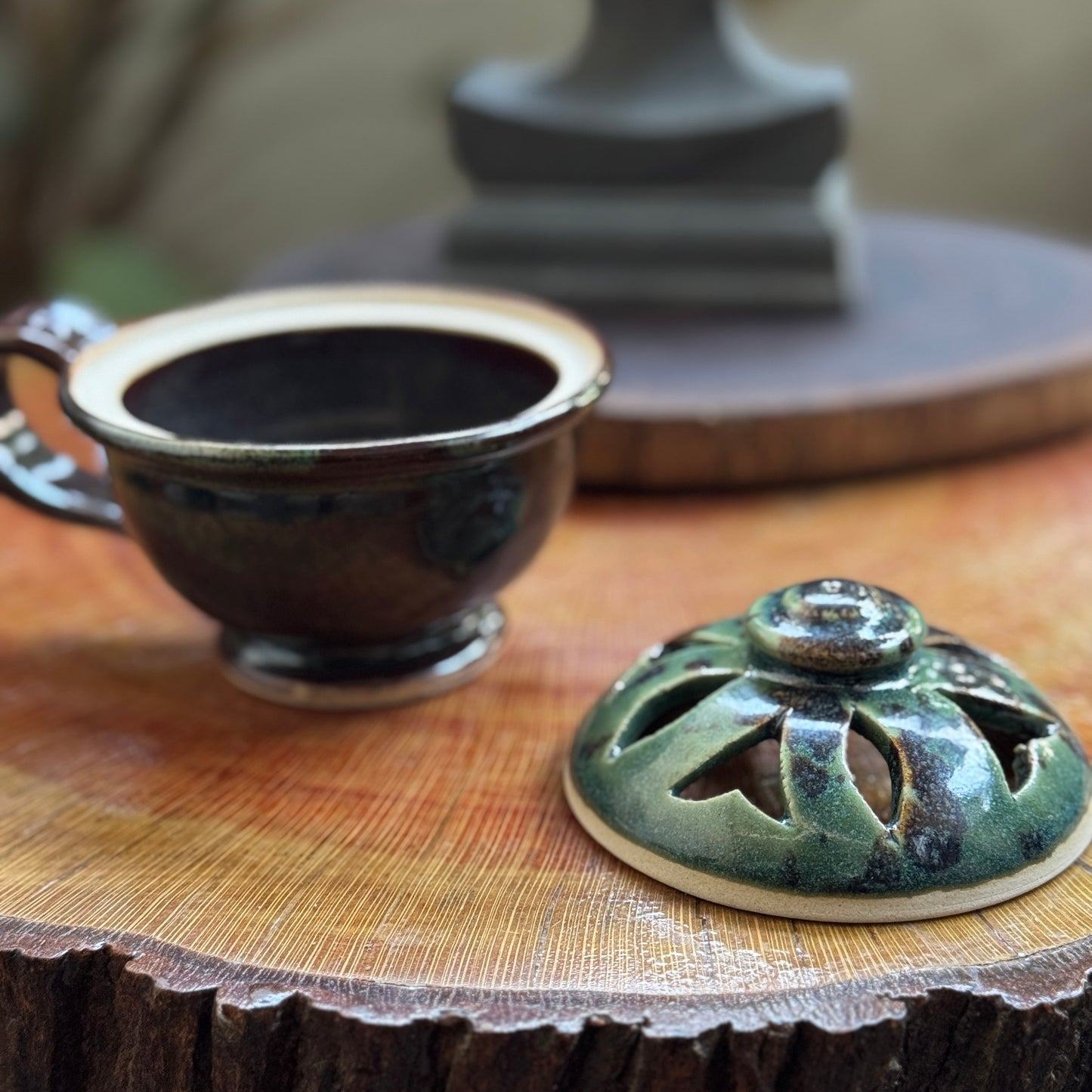 CERAMIC DHOOPA HOLDER