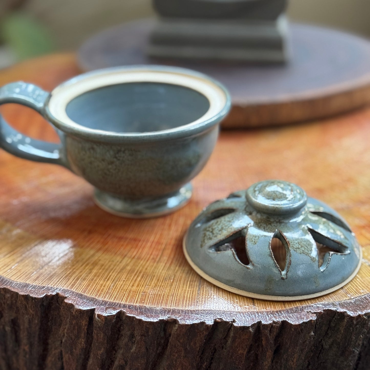 CERAMIC DHOOPA HOLDER