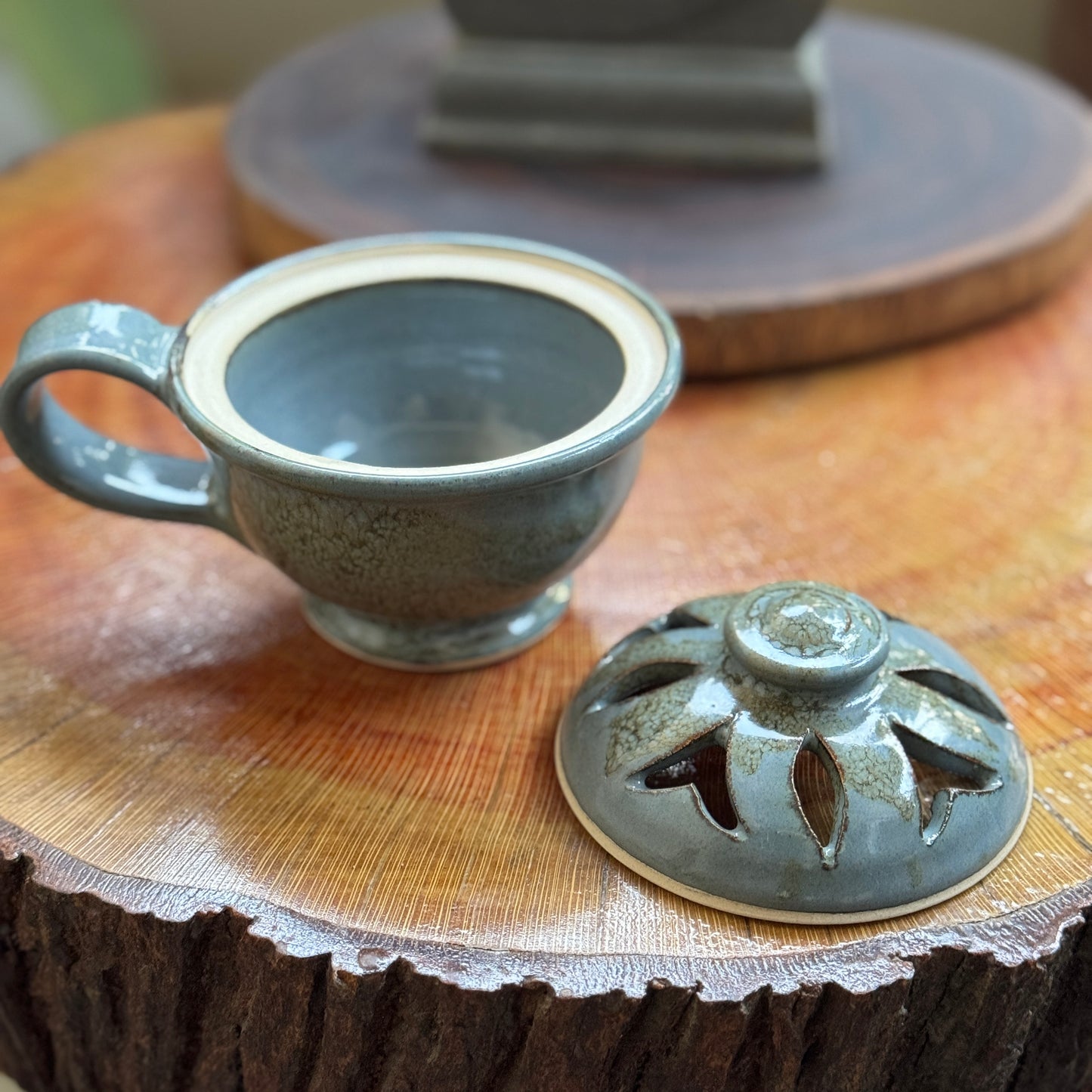 CERAMIC DHOOPA HOLDER