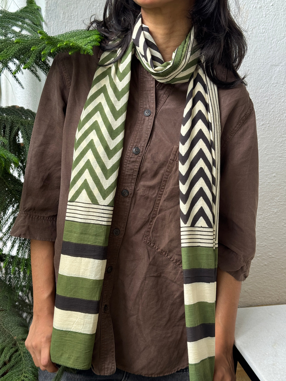 BAGRU COTTON STOLE Green Black zigzags