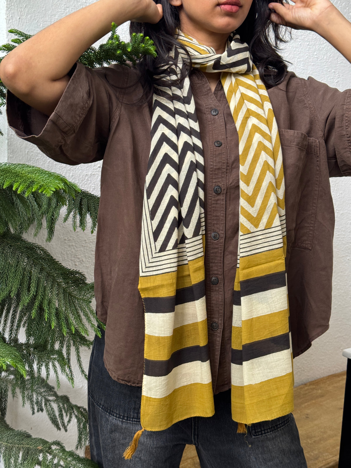 BAGRU COTTON STOLE Yellow Black zigzags