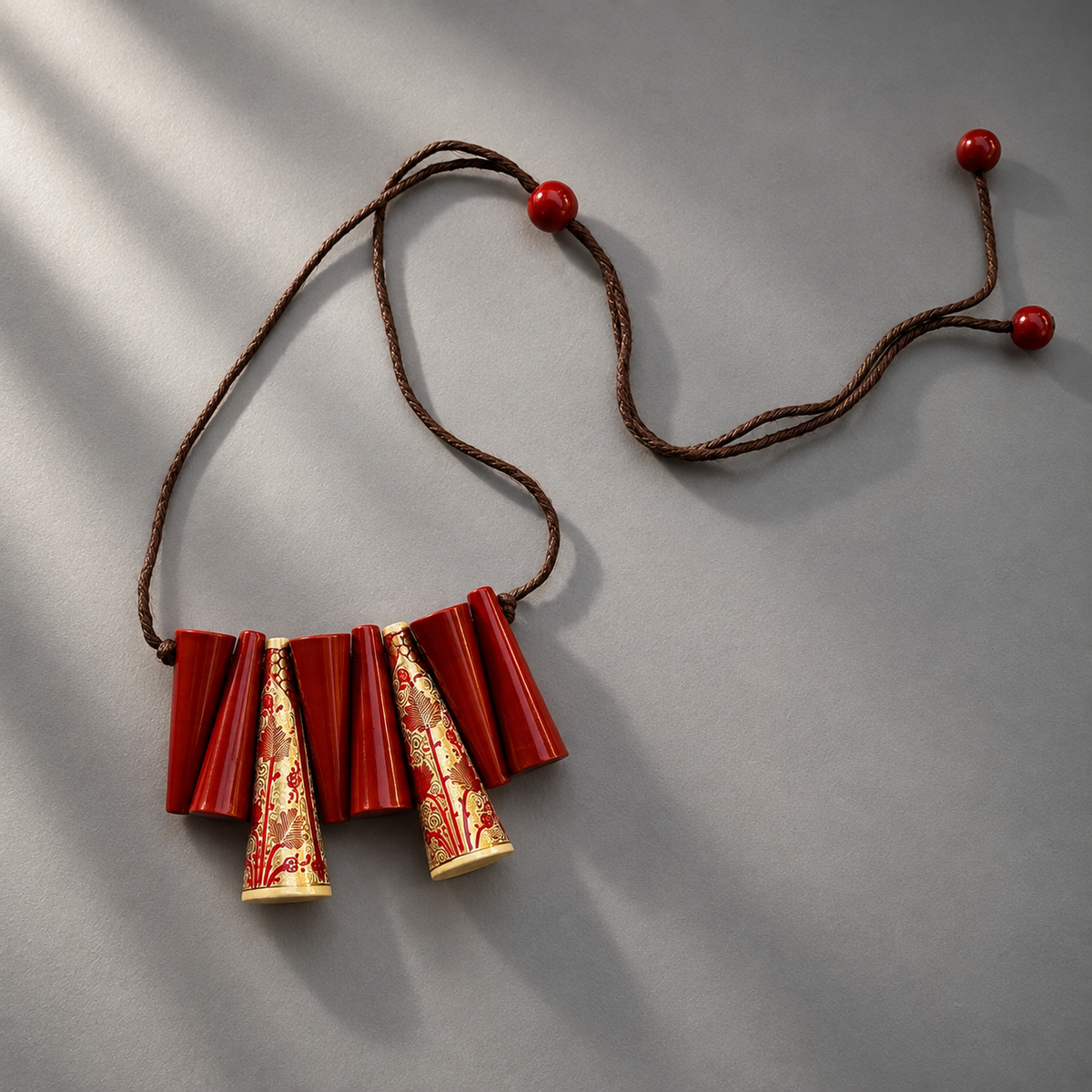 TRIKONES NAQQASHI CREAM RED GOLD