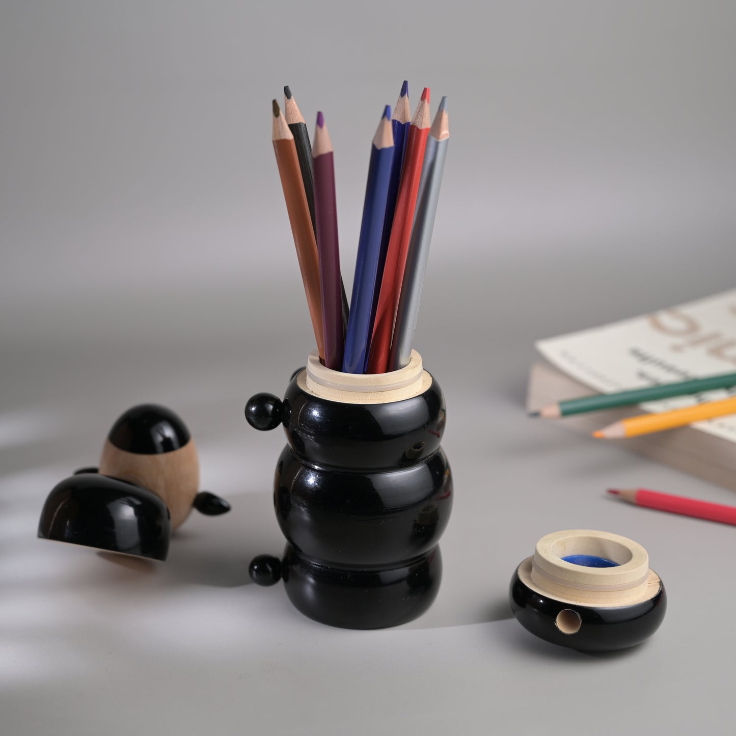 WOOLSWORTH COLOURING BOX