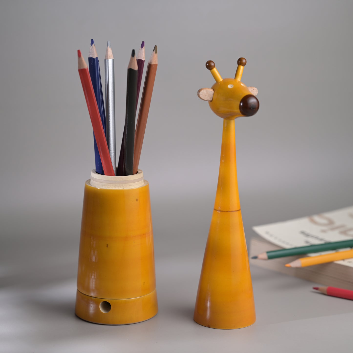 NECKLES COLOURING BOX