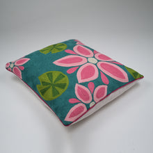 Load image into Gallery viewer, Snappy florals Crewel
