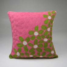 Load image into Gallery viewer, Woolsworth florals Crewel
