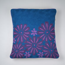 Load image into Gallery viewer, Bumbledore florals Crewel
