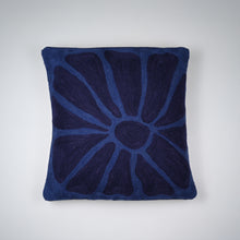 Load image into Gallery viewer, Hootley florals Crewel
