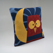 Load image into Gallery viewer, Hootley Crewel Cushion
