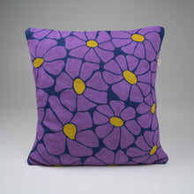 Load image into Gallery viewer, Neckles florals Crewel
