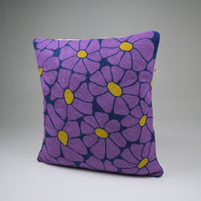 Load image into Gallery viewer, Neckles florals Crewel
