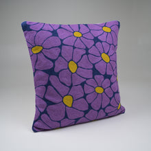 Load image into Gallery viewer, Neckles florals Crewel
