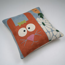 Load image into Gallery viewer, Hopzy Crewel Cushion
