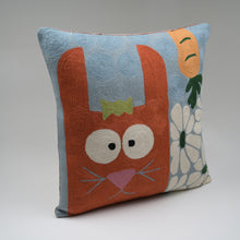 Load image into Gallery viewer, Hopzy Crewel Cushion
