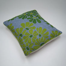 Load image into Gallery viewer, Hopzy florals Crewel
