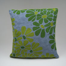 Load image into Gallery viewer, Hopzy florals Crewel
