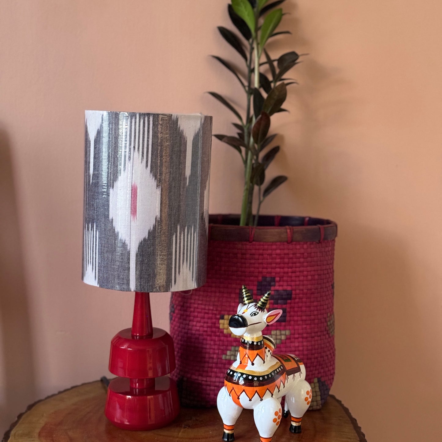 MINI TRIKONE Black ~ 6X8" GREY RED ARROWS IKAT