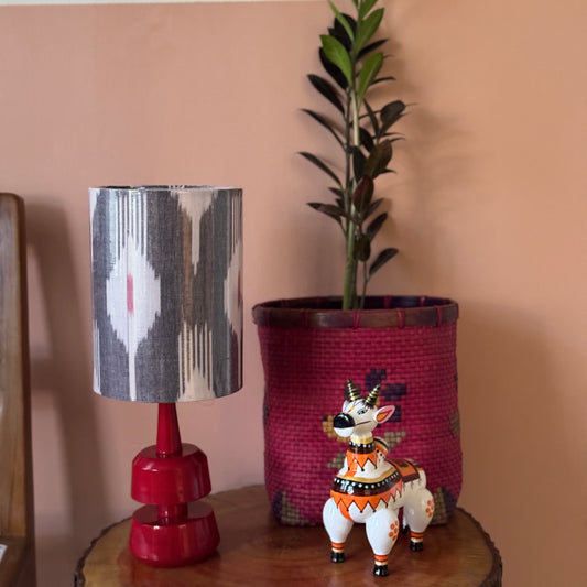 MINI TRIKONE Black ~ 6X8" GREY RED ARROWS IKAT