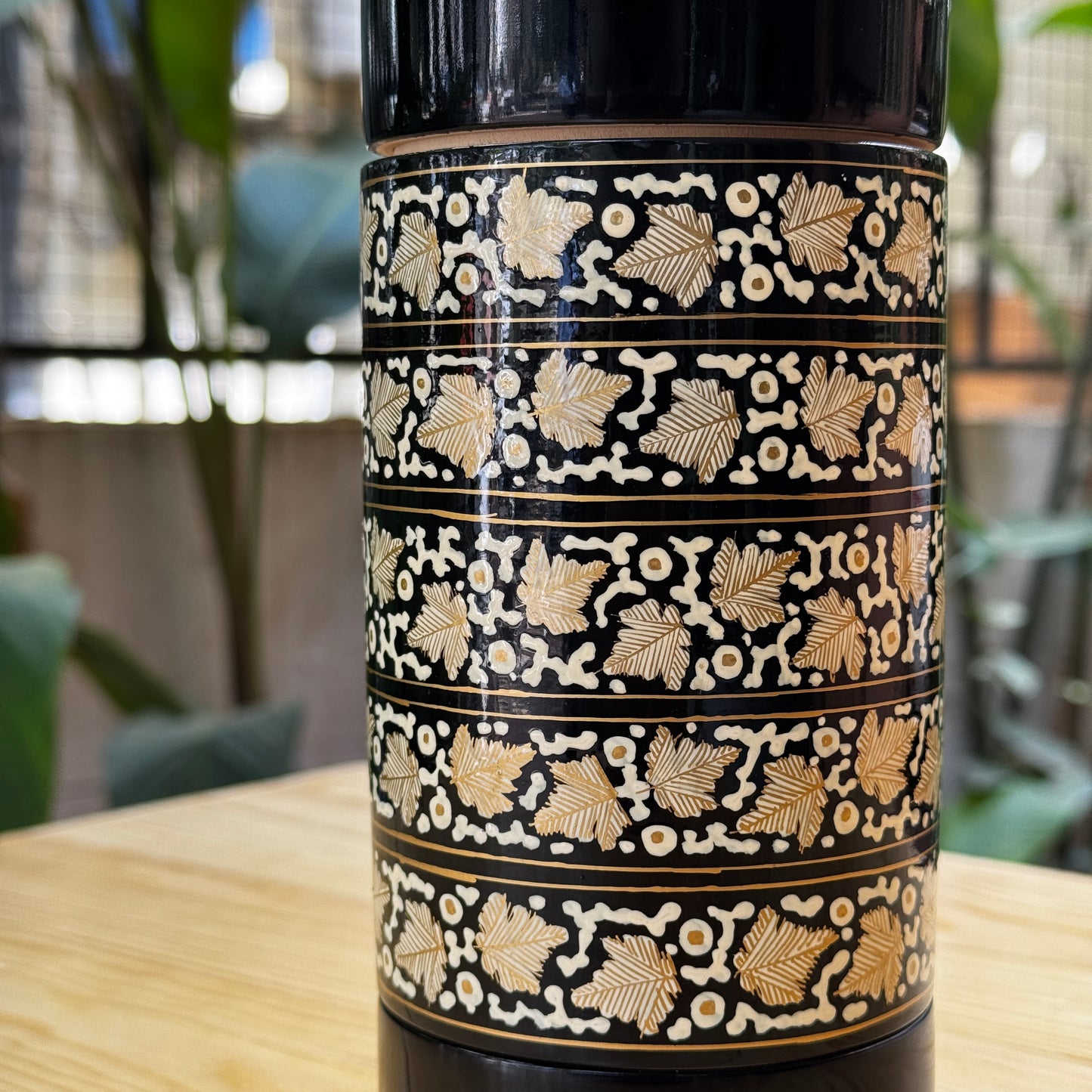 OINKSTON NAQQASHI BLACK