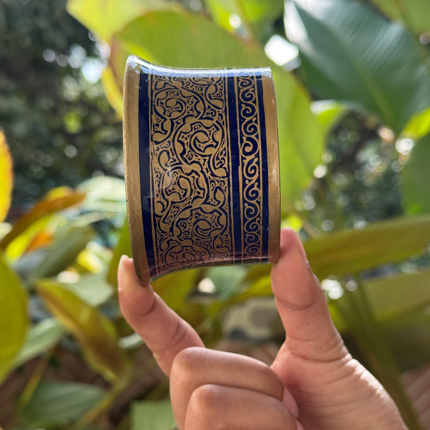 A LITTLE BENT NAQQASH blue-gold/2.4